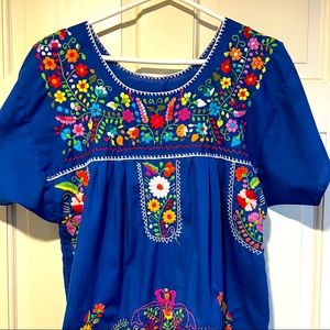 Gorgeous handmade vintage mexican dress with embroidery